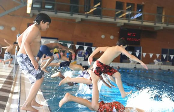 Springen zwembad Zwemschool de Oceaan Springen zwembad Zwemschool de Oceaan